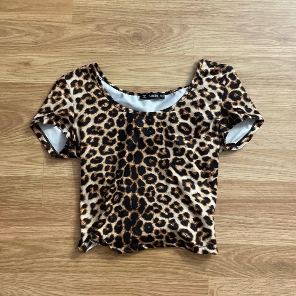 cute crop cheetah shirt xs